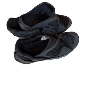 Nike Go FlyEase Black Easy On/Off Shoes Women’s 8.5